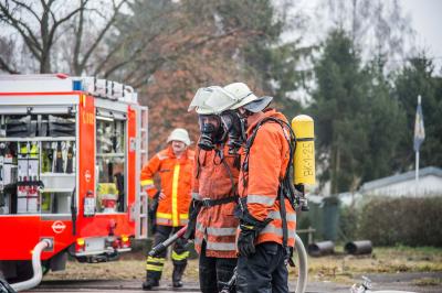 Backnang-Waldrems: Peugeot brennt auf der B14 vollstaendig aus